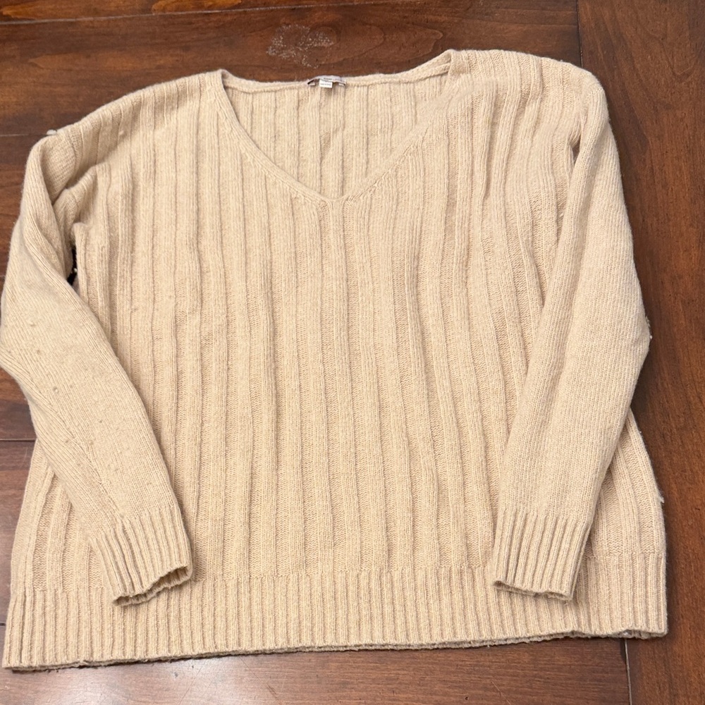 Gap Women’s Cream V-Neck Ribbed Sweater